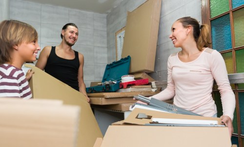 Moving team planning a house move in Kilburn near local flats