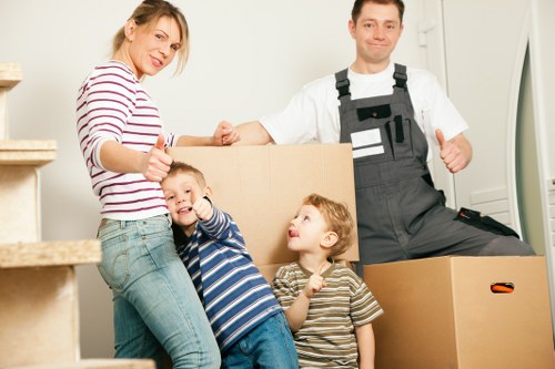 Packing and loading support for a flat move in Kilburn